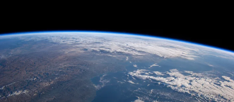 Die Erde aus dem Orbit, blauer Atmosphärensaum